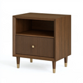 Table de chevet 50 x 40 x 65 cm en panneaux aspect noyer brun avec porte striée style moderne